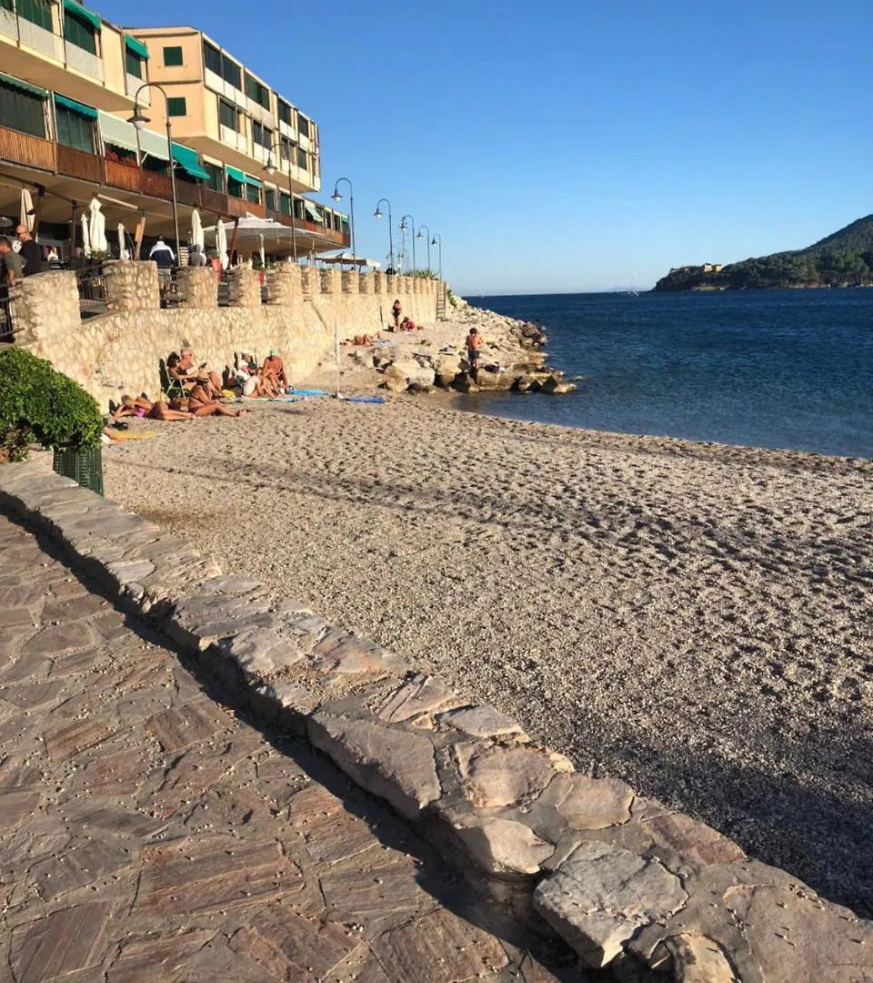 Porto Azzuro Apartment 6 Beds Porto Azzurro